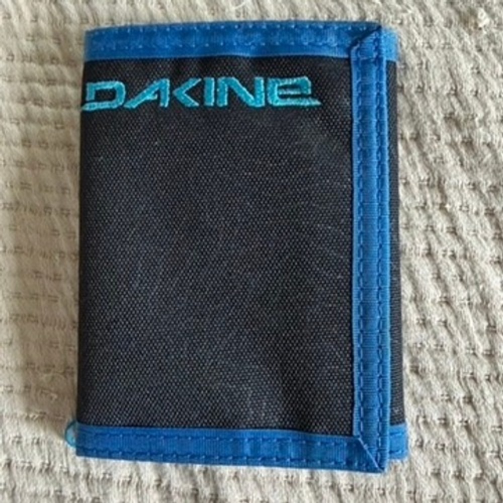 Dakine Vert Rail Wallet Mens OS Black Blue Trifold Zip Coin Pocket 8820206